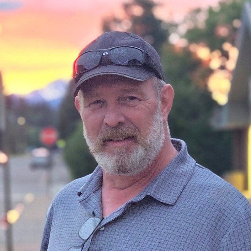 Herbert bei Sonnenuntergang in einer Kleinstadt im Norden von British Columbia